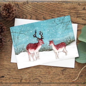 Hertenkerstkaart, milieuvriendelijke 5 x 7 inch blanco binnenkant, sneeuw vallen op damherten, nostalgische winterwenskaart