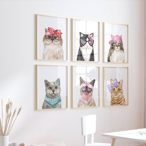Impresión de gato de guardería, cartel de gatito, gatos de personalidad con accesorios, digital imprimible, arte de pared de niñas, decoración de habitación de niña bebé, arte de pared de gato