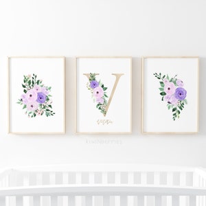 Lila Gold Initiale mit Blumen, Baby Shower Geschenk, Baby Mädchen Wandkunst, Personalisierte Drucke, Lila Gold, Floral Initiale Pint, Custom Name