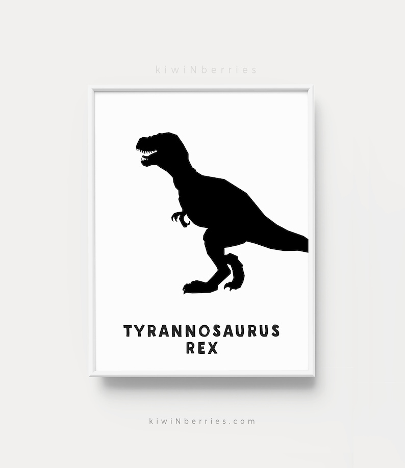 Op de afbeelding: Zwart-witte silhouet van een Tyrannosaurus Rex dinosaurus. De tekst "Tyrannosaurus Rex" staat onder de dinosaurus.