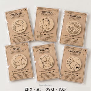 Può includere: Sei gettoni circolari in legno con illustrazioni incise di castoro, quokka, pangolino, kiwi, toporagno e procione. Ogni gettone è montato su una carta rettangolare con testo stampato, nomi e stelle, sigillato in plastica trasparente.