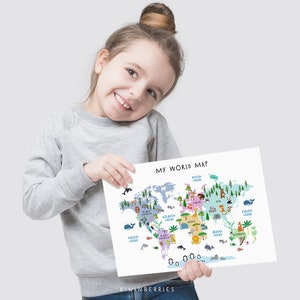 K&ouml;nnte beinhalten: Ein junges M&auml;dchen h&auml;lt eine bunte Weltkarte mit Tieren und Ozeanen, die beschriftet sind. Die Karte tr&auml;gt den Titel "My World Map".
