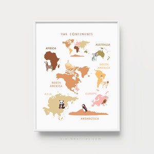 Peut inclure: Une carte du monde color&eacute;e avec les continents &eacute;tiquet&eacute;s et illustr&eacute;s d'animaux. Les continents sont color&eacute;s dans des tons de brun, d'orange et de rose. Les animaux comprennent un z&egrave;bre, une baleine, un flamant rose, un lama, un koala, un hibou, un panda et un pingouin.