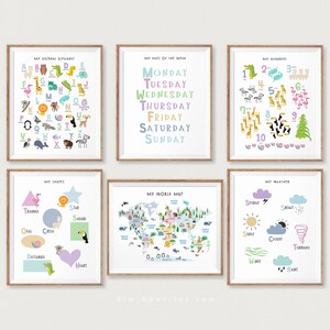 K&ouml;nnte beinhalten: Satz von 6 bunten Lerntafeln f&uuml;r Kinder mit Tieralphabet, Wochentagen, Zahlen von 1 bis 10, Formen, Weltkarte und Wetter. Jede Tafel hat ein anderes Thema und zeigt niedliche Illustrationen.