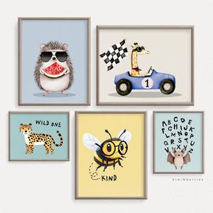 Juego de impresiones de pared para galería infantil, estética divertida y caprichosa, personajes de animales adorables, carteles inspirados en la naturaleza, azul, amarillo y granate
