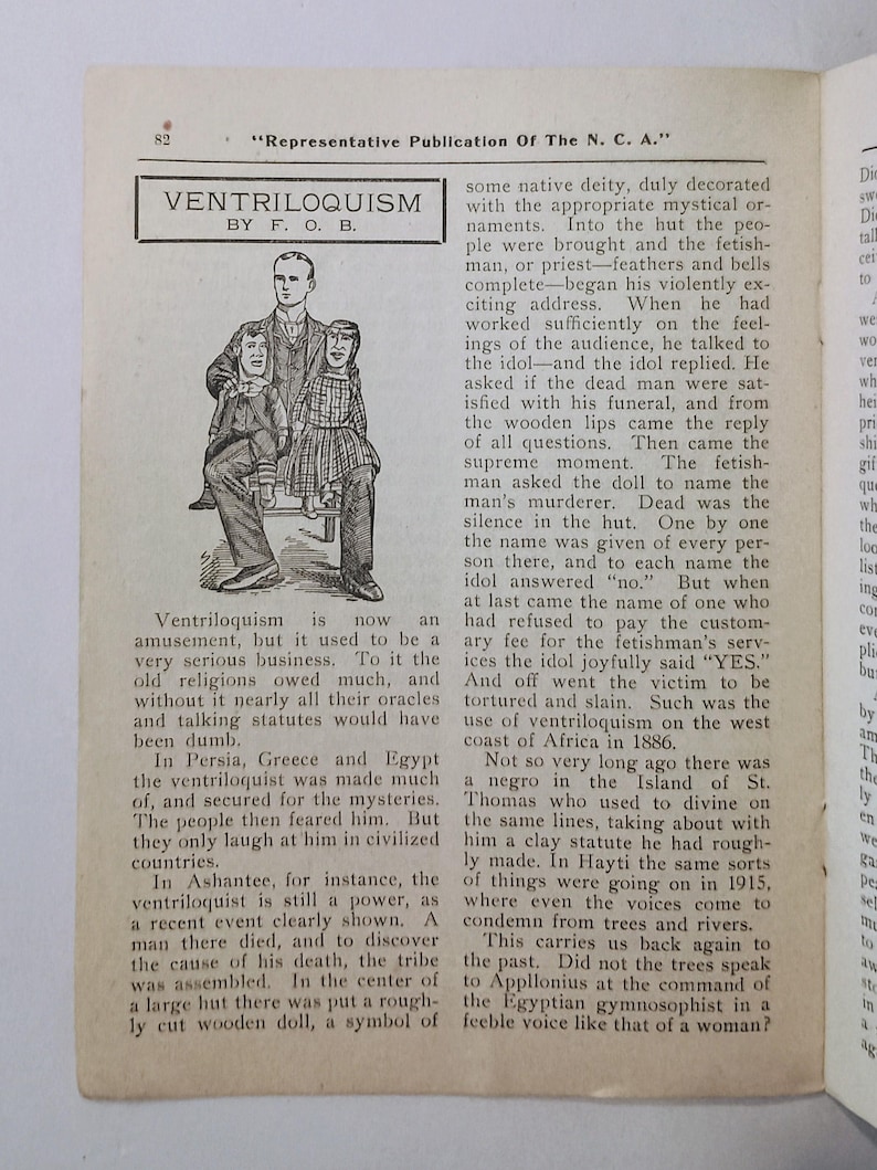 Puede incluir: Una p&aacute;gina de libro antigua titulada Ventriloquism por F. O. B. con un dibujo lineal en blanco y negro de un ventr&iacute;locuo sentado en una silla con dos marionetas en su regazo. El texto analiza la historia de la ventriloqu&iacute;a en varias culturas.