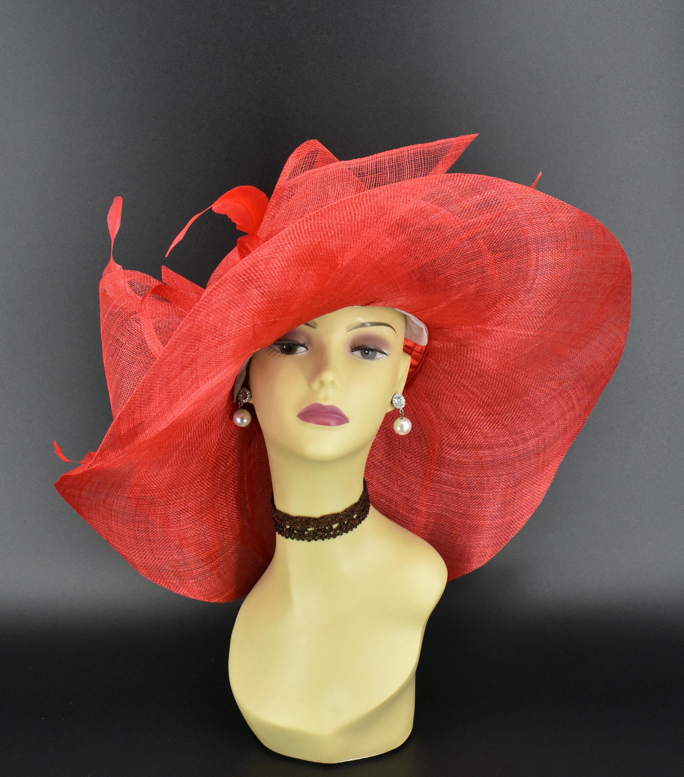 Big red hat top