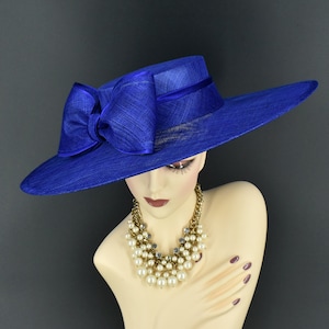 M23155 (koningsblauw) Sinamay tovenaarhoed met brede platte rand voor Kentucky Derby-hoed, kerkhoed, trouwhoed, paashoed, Royal Ascot-hoed