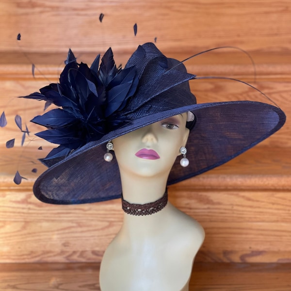 M936 (sombrero azul marino), sombrero Kentucky Derby, sombrero de boda, sombrero de Pascua, sombrero Royal Ascot, sombrero de sinamay de ala ancha con flores y plumas gigantes para mujer