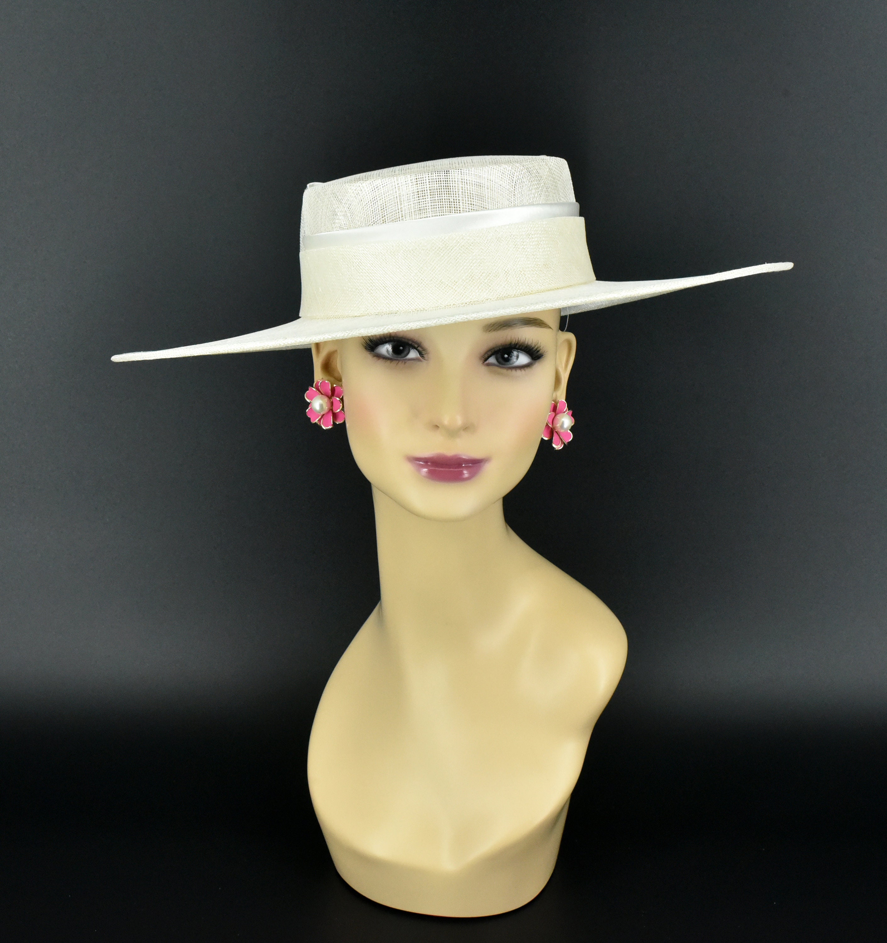 saihateページ M23156 (アイボリー) ミディアムフラットブリム シナメイ ファシ