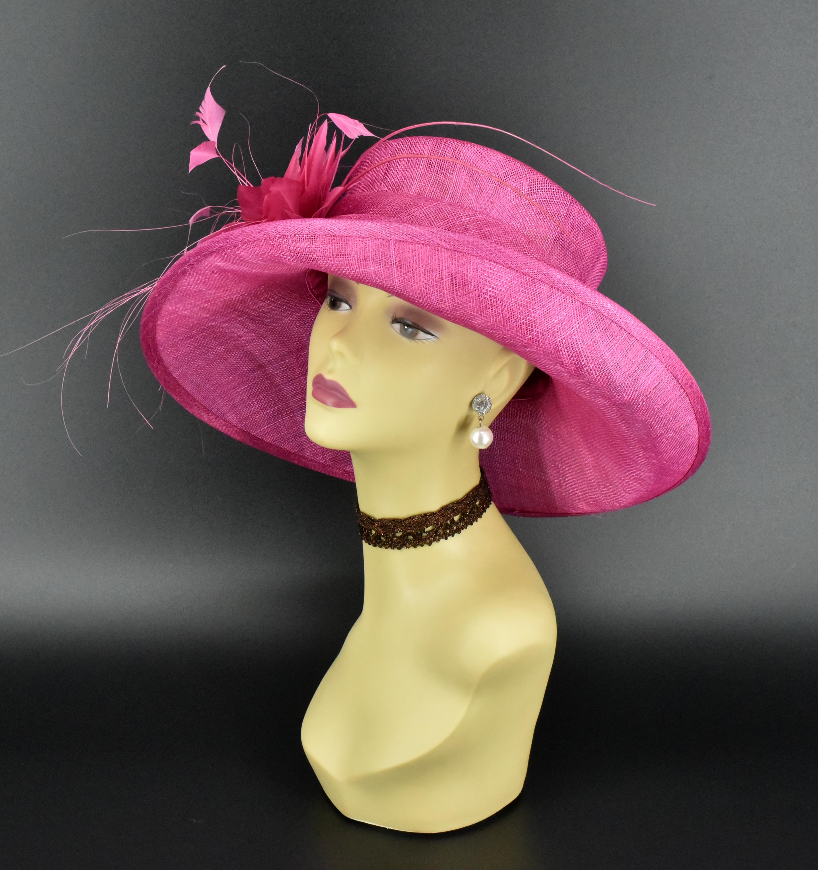 美品⭐︎フラワー装飾付きピンクハット L17 フクシアピンク – 羽根飾り付きミディアムブリムシナメイハット