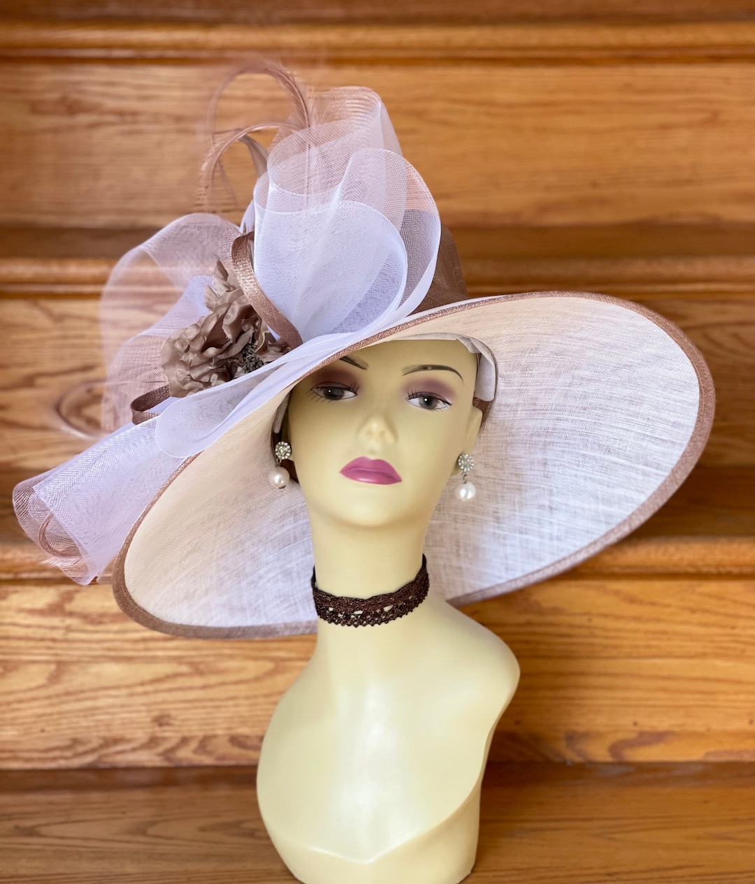 M826 White/taupe Wide-brim Sinamay Hat – Kentucky Derby  display picture 1