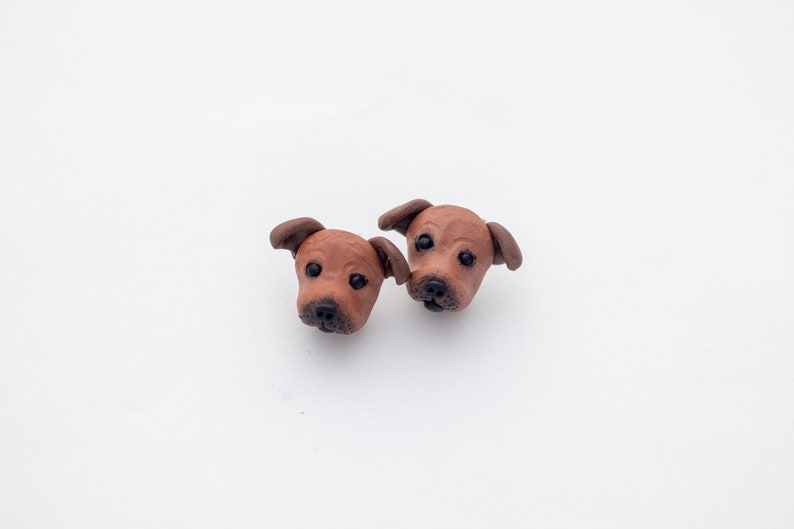 Pendientes Staffy: retrato de mascotas en 3D de arcilla polimérica, pernos prisioneros de perro Staffordshire Terrier, regalo de mamá Staffie, pendientes temáticos de perros para amantes del personal. imagen 5