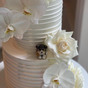 Personalised peeking dog cake topper, custom wedding dog cake topper figurine, wedding cake topper realistic sculpture of pet. image 5