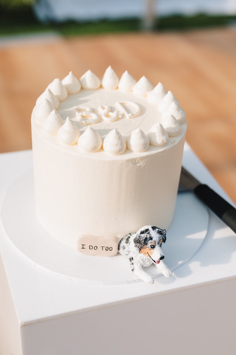 Personalised peeking dog cake topper, custom wedding dog cake topper figurine, wedding cake topper realistic sculpture of pet. image 8
