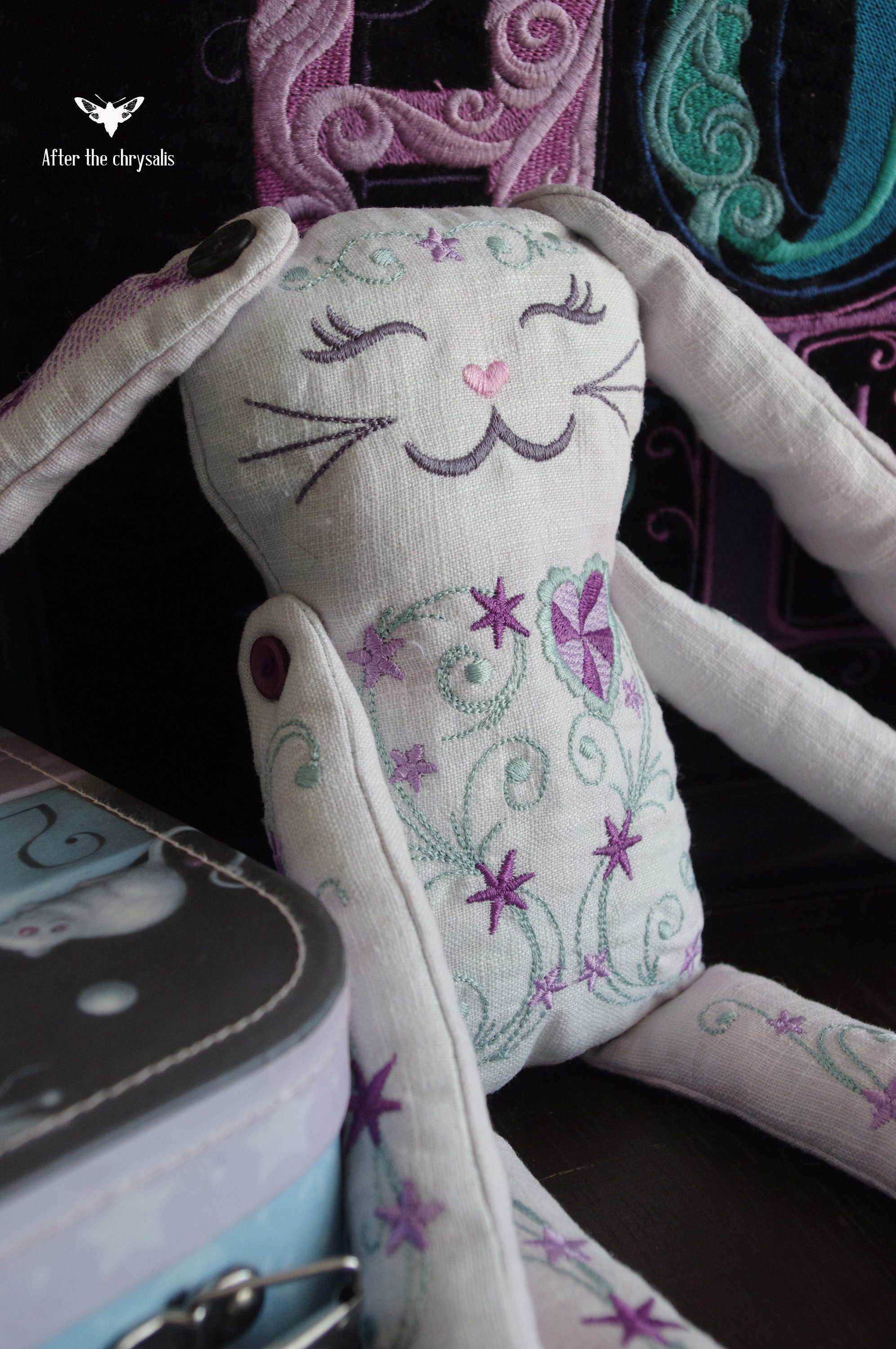 Peluche Lapin Brodée en Lin