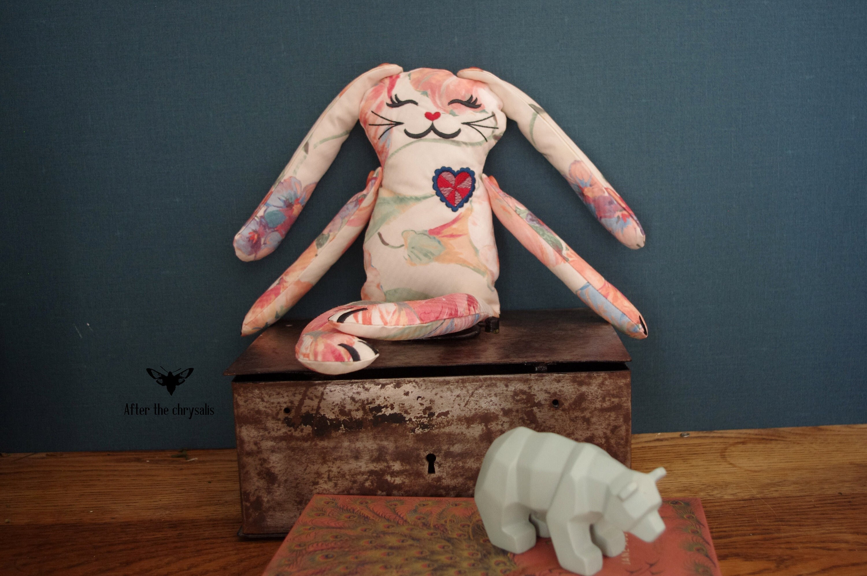 Peluche Décorative Lapin avec Tissu Fleurie