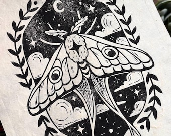 Grabado en linóleo de polilla, tamaño A4, impreso a mano.