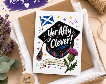 Tarjeta de graduación escocesa, ¡Felicitaciones, Affy Clever!, birrete de graduación de tartán, diseño de cardo