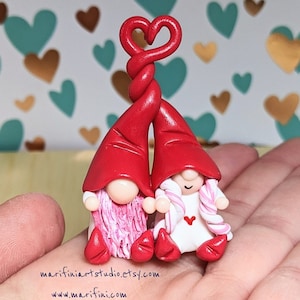 Valentine&#39;s Day gnome couple/ Whimsical love gnome couple collectibles/ Mini love gnome couple decorations/ Micro love-themed gnomes