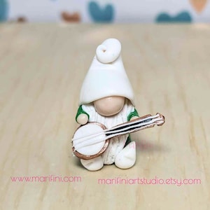 Banjo Wichtel Figur: Handgefertigter Musiker aus Polymer Clay