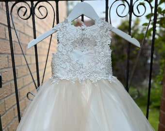 Floral Lace Key Hole Back Wedding Flower Girl Dress MD021