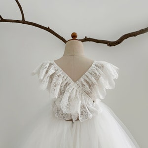 Cross-back Scalloped Lace Flower Girl Dress Wedding Bridesmaid Dress M106 imagem 1