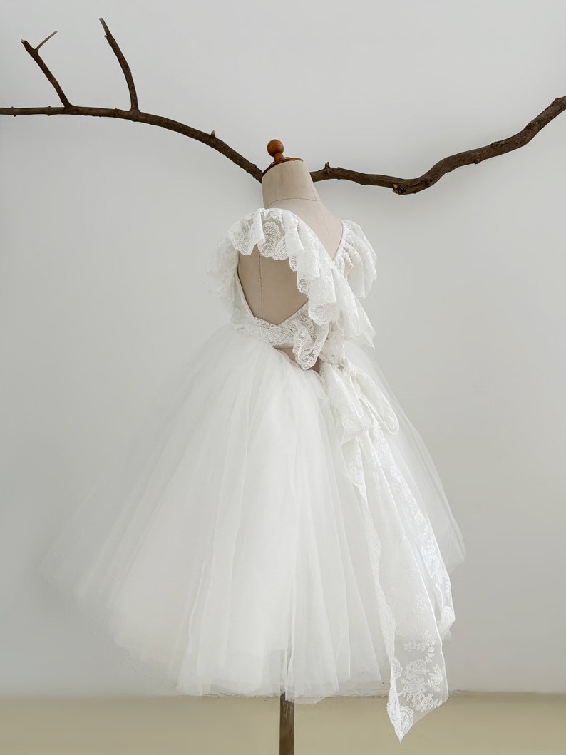 Cross-back Scalloped Lace Flower Girl Dress Wedding Bridesmaid Dress M106 image 4