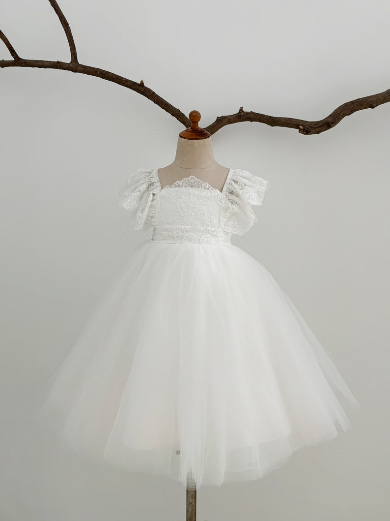 Cross-back Scalloped Lace Flower Girl Dress Wedding Bridesmaid Dress M106 imagem 6