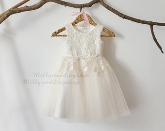 Vestido de niña de flores de lujo color marfil con encaje y tul color champán M0016