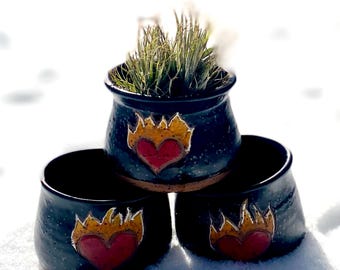 Flaming Heart Cauldron Planter, Creamy Black Glaze, Speckled Brown Stoneware