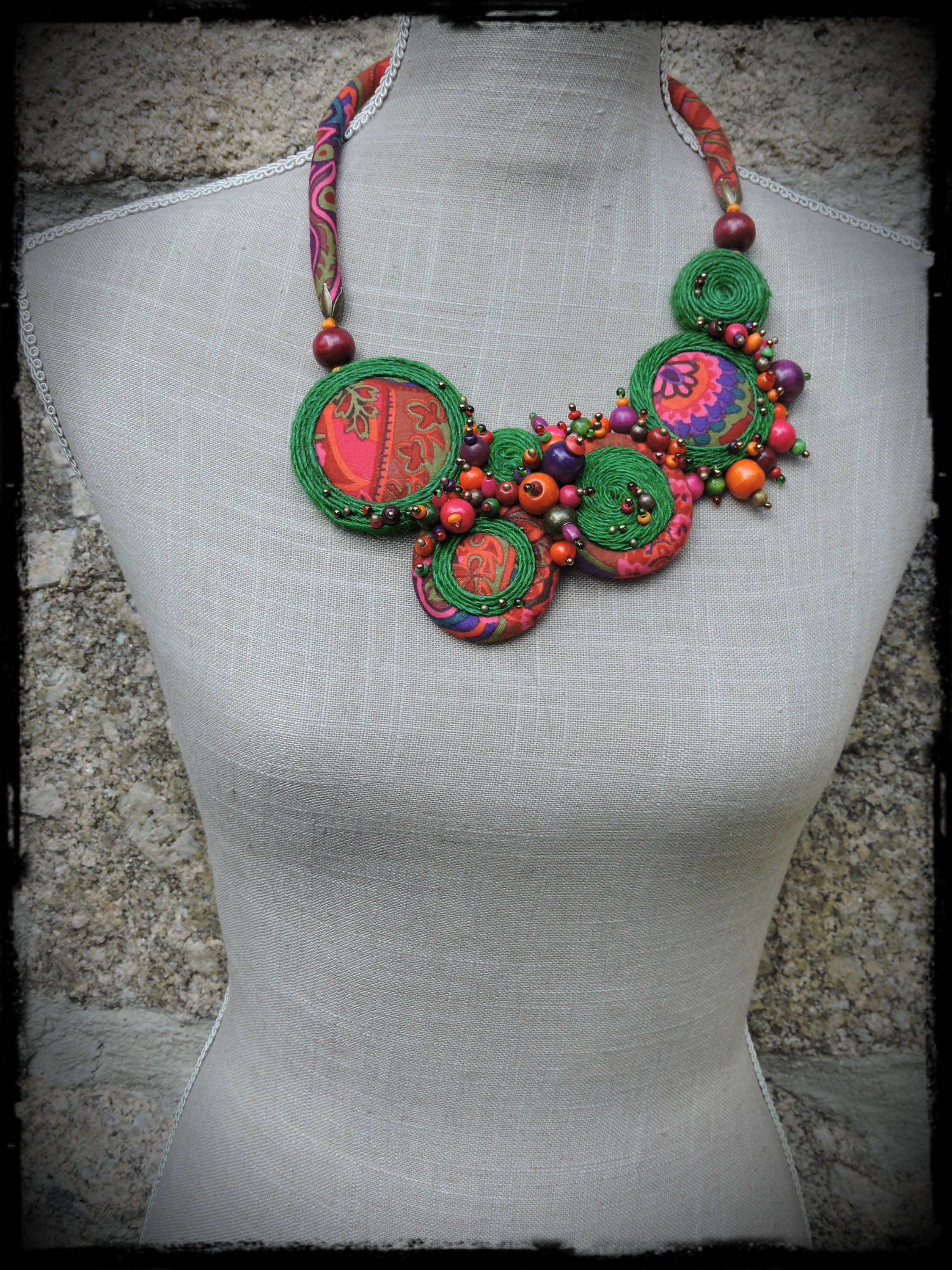 Collier Plastron Vintage Doré - Bijou Occasion Rétro - Matière Métal Doré - Origine France