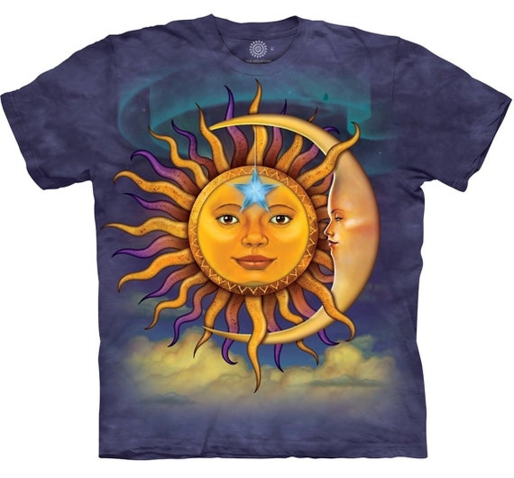 太陽、月、月、太陽、輝く星、陰陽Tシャツ、山、パープル