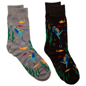 Scuba Diving Underwater Swimming Oxygen Tank Coral Reef Fish Sports Fun Sport 2 Pairs Men's Socks