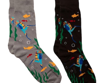 Scuba Diving Underwater Swimming Oxygen Tank Coral Reef Fish Sports Fun Sport 2 Pairs Men&#39;s Socks
