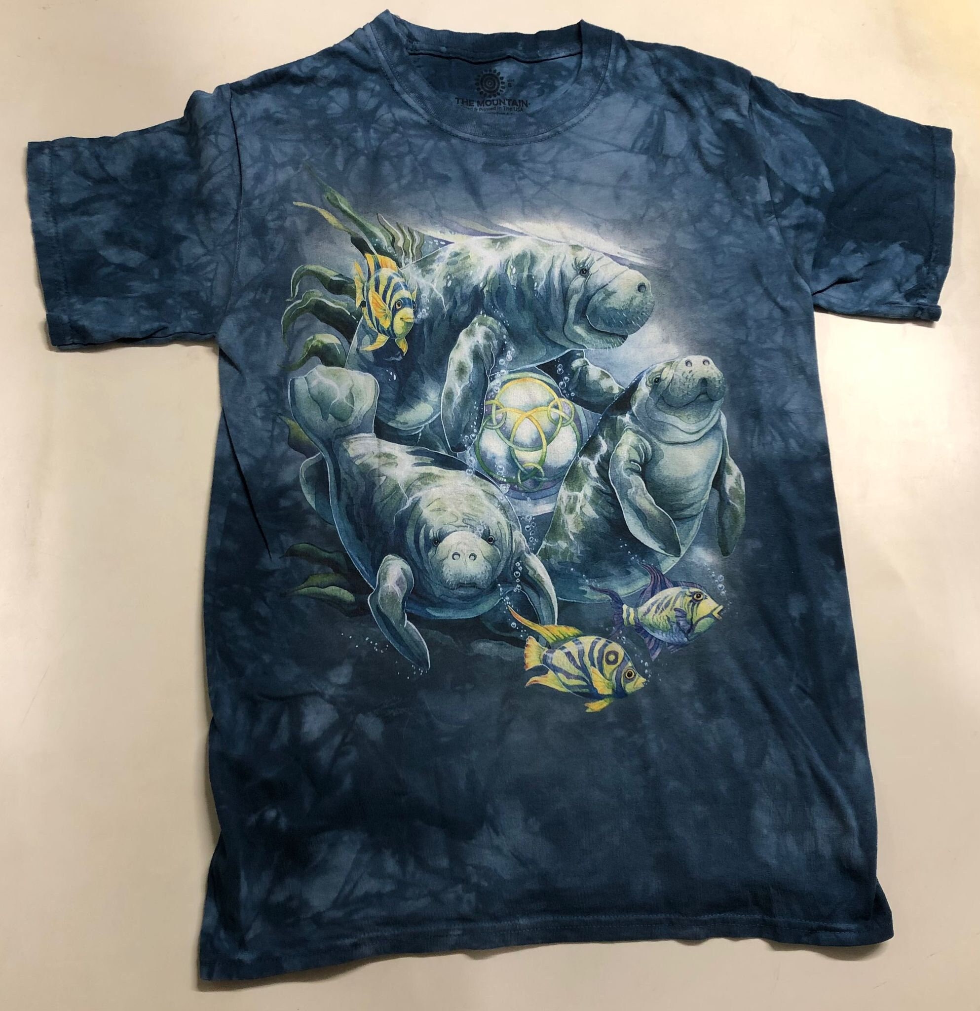 マナティー　Tシャツ マナティーシャツ。マナティーギフト。花柄シャツ。フラワーT