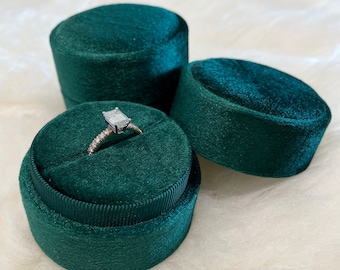 Green Emerald Personalized Round Velvet Ring Box Monogram  for Engagement Ring and Wedding Ring Antique Style Storage Box