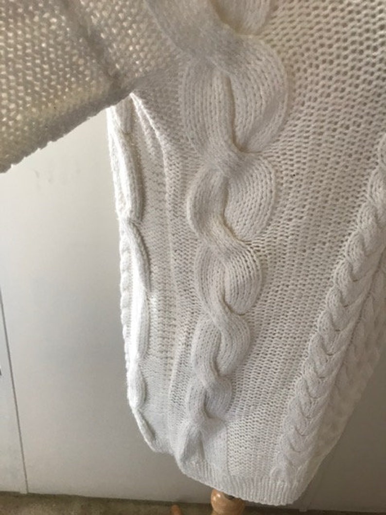 Vintage Women/'s Sweater Winter Sweater Beautiful Off White Pullover Sweater Long Knitted Pullover Fit Medium-Large