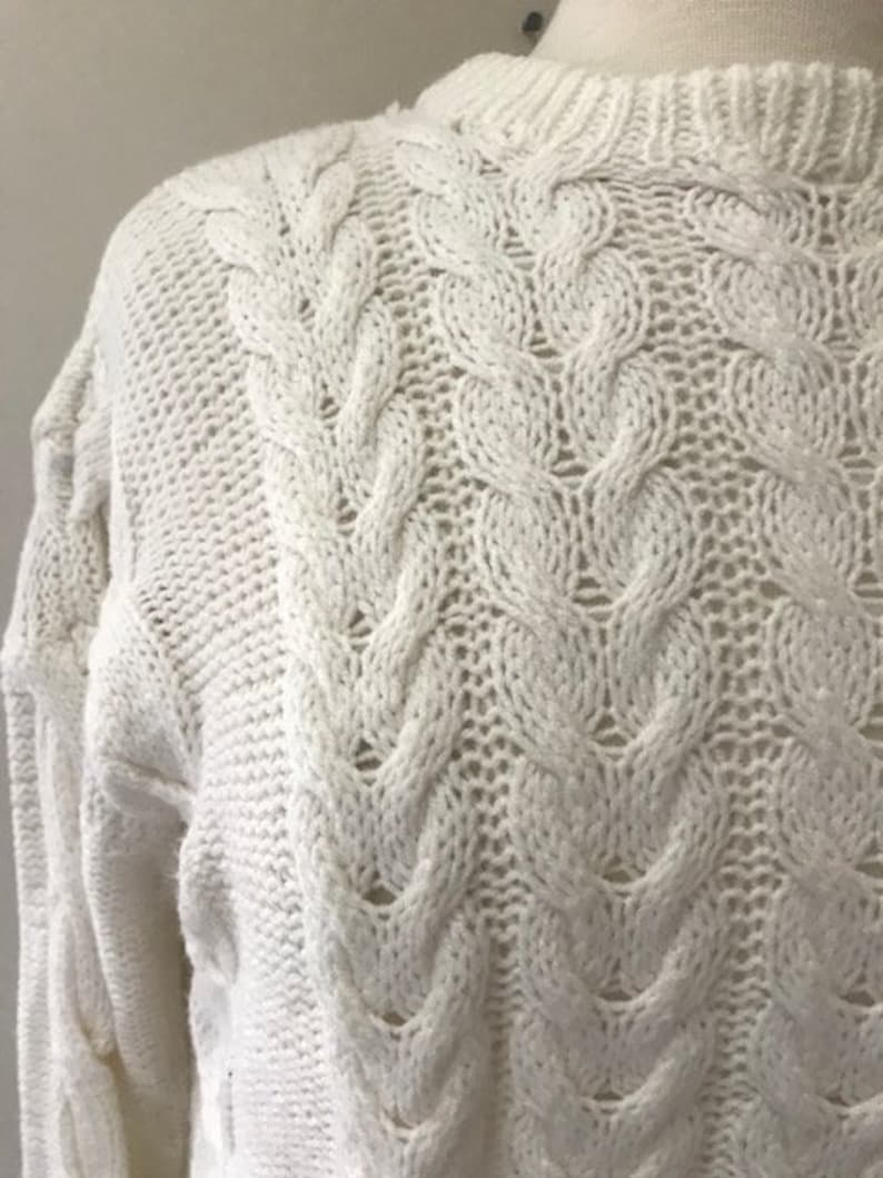 Vintage Women/'s Sweater Winter Sweater Beautiful Off White Pullover Sweater Long Knitted Pullover Fit Medium-Large