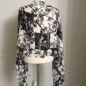 Vivo Basic Crepe Scarf - Black / Taupe Floral Print