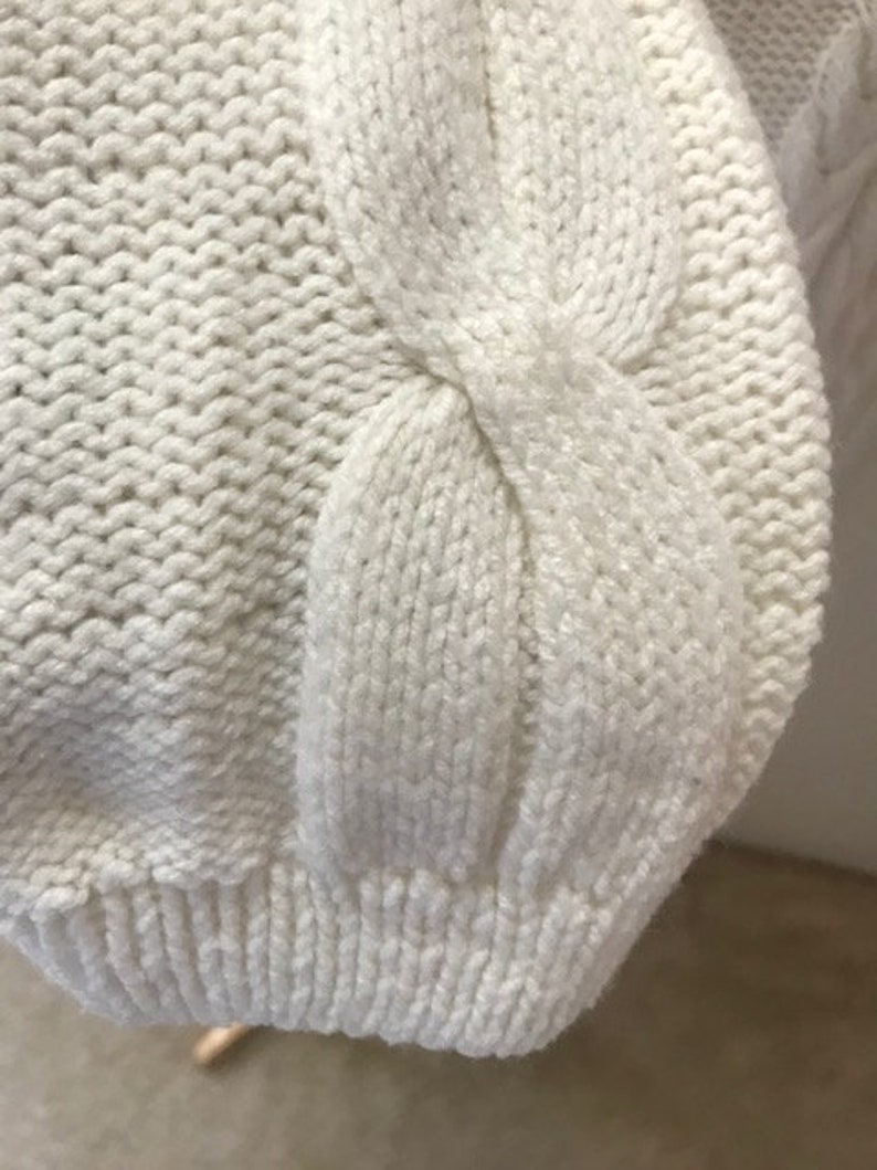 Vintage Women/'s Sweater Winter Sweater Beautiful Off White Pullover Sweater Long Knitted Pullover Fit Medium-Large