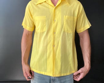 Vintage 1970s Mens Yellow Short Sleeve Button Down Shirt Large