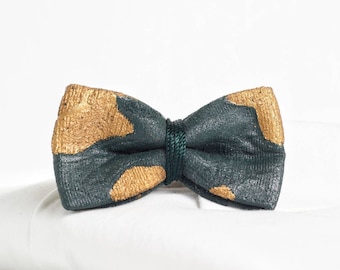 Hand-painted bow tie, Green and copper fabric and resin bow tie, Chic accessory, Handmade artistic men's bow tie, Special gift idea