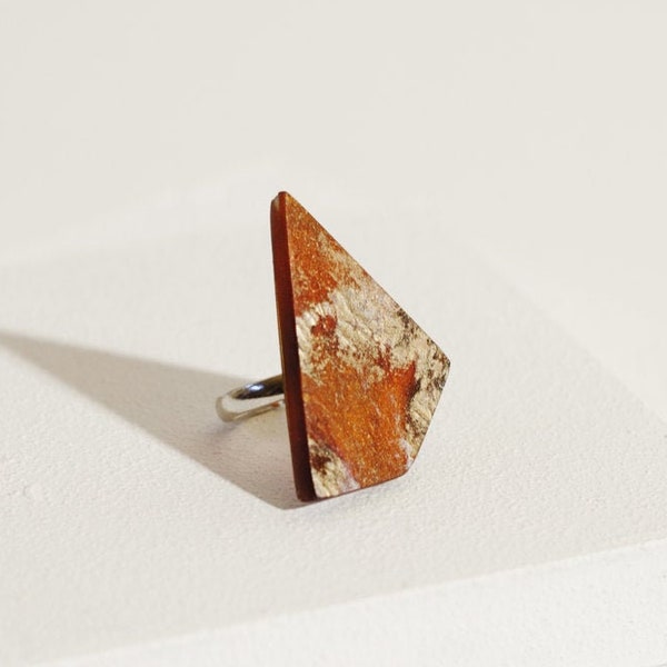 Geometric ring in red and gold resin, Minimal ring with adjustable stainless steel base, Large ring, Handmade jewel for her