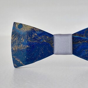 Blue men's bow tie in resin, Groom and best man bow tie, Groom suit ties, Ready to wear bow tie, Wedding accessory image 2