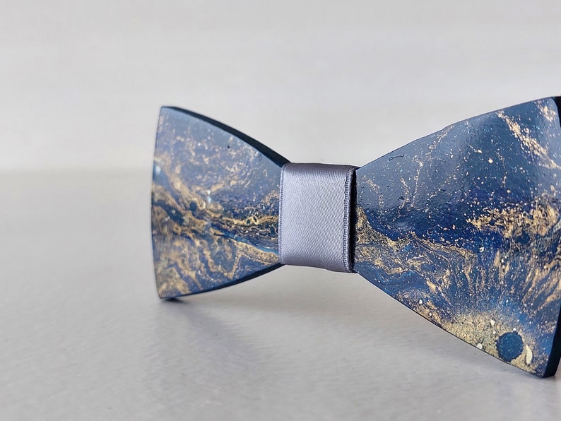 Blue men's bow tie in resin, Groom and best man bow tie, Groom suit ties, Ready to wear bow tie, Wedding accessory image 3