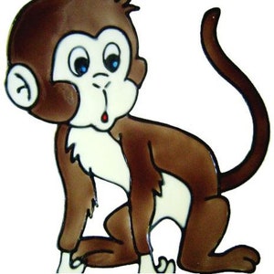 Könnte beinhalten: Eine Cartoon-Illustration eines braunen Affen mit blauen Augen. Der Affe sitzt auf seinen Hinterbeinen mit seinem Schwanz um seinen Körper gewickelt.