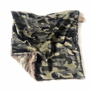 Lovey blanket, camouflage blanket, baby blanket, security blanket, baby travel blanket, baby gift, nursery decor, minky blanket, army design image 1