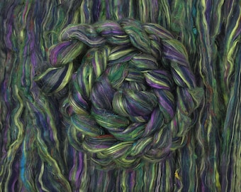 Fibra peinada de lana merino, seda de morera y seda sari para hilar o fieltrar "Aurora Borealis V2 (más verde)"