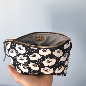 Black and White Anemone print cotton fabric bag for essential oils with 8 pockets to securely hold oil bottles gold metal zipper